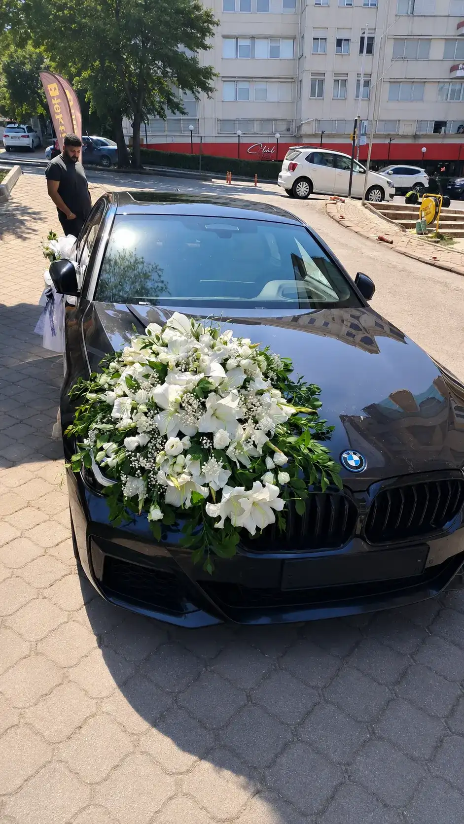 Beyaz Lilyumlu Gelin Arabası Süslemesi